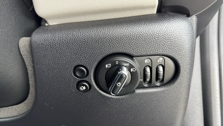 MINI Hatchback 135kW Cooper S Level 3 33kWh 3dr Auto Electric Hatchback